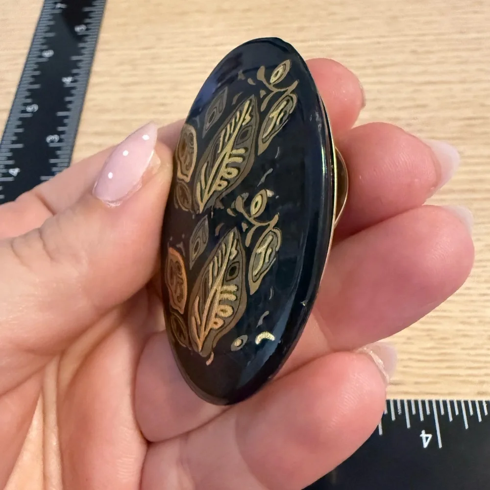 Black Oval Vintage Brooch‎ with Gold Leaf Motif